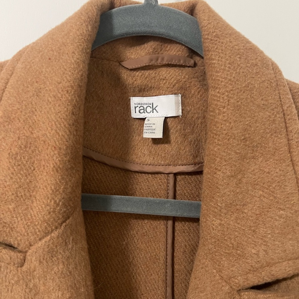 Tan coat - Picture 2 of 3